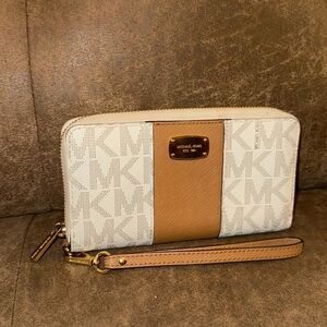 Michael Kors Wristlet Wallet